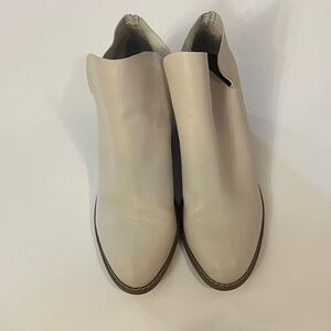 Universal Thread Cream Ankle Booties size 10